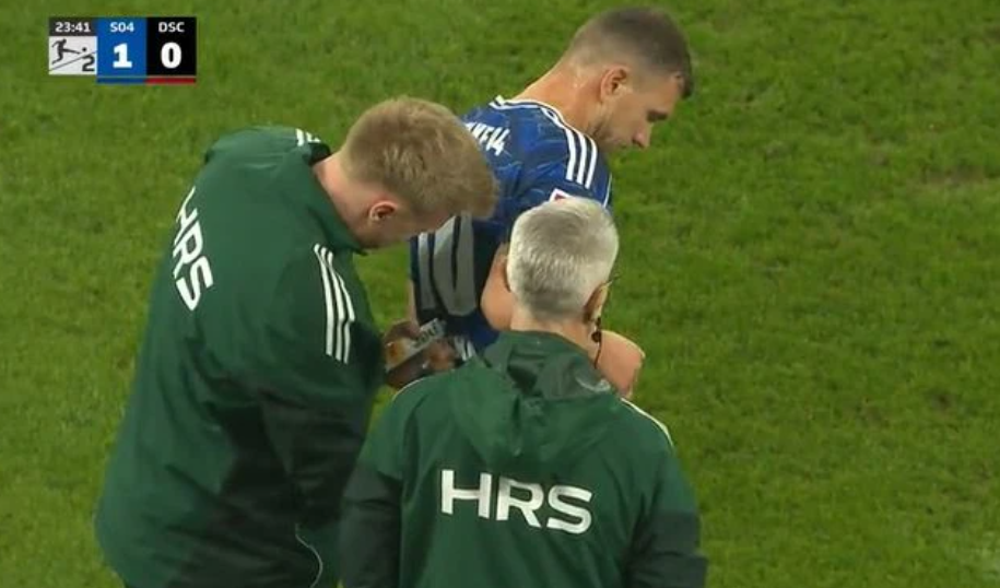 Loše vijesti za Zmajeve: Povrijedio se Edin Džeko, oglasio se trener Schalkea 7 Screenshot 2026 03 07 140952