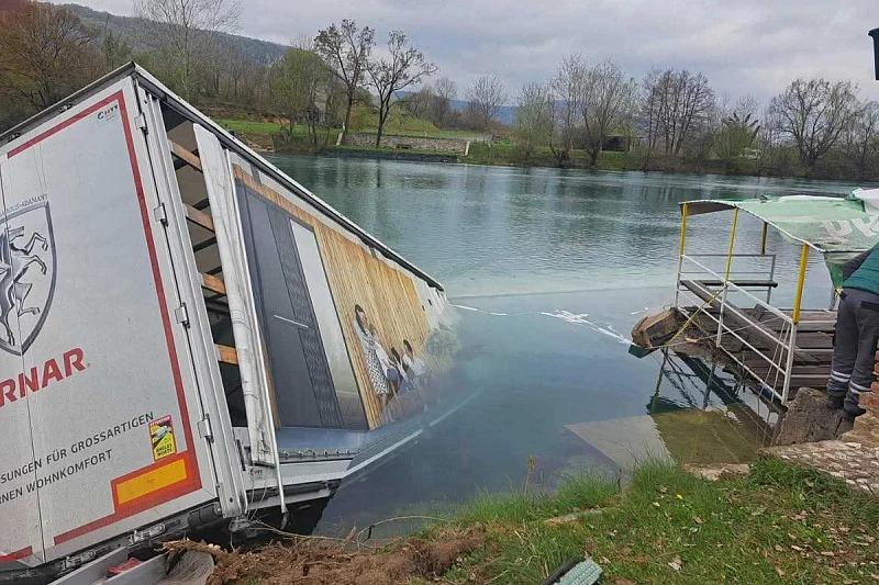 Tragedija u Bihaću: U nesreći u Ripaču poginuo vozač kamiona